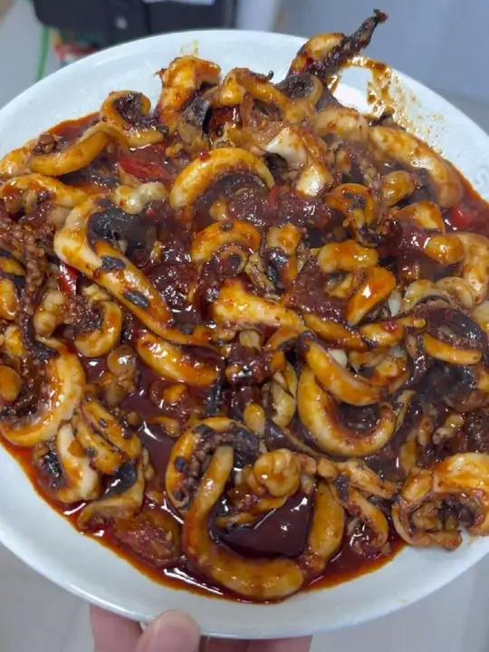 在家也能复刻出米村同款的铁板鱿鱼,小朋友分分钟炫光一大碗饭