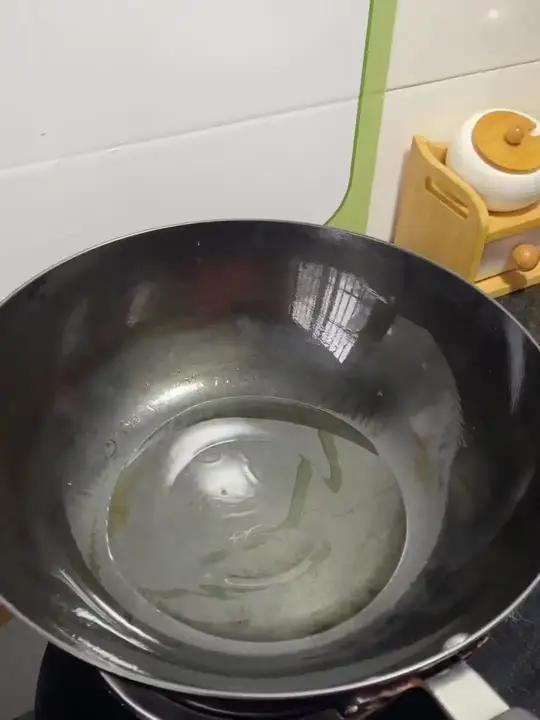 早餐手抓饼，5分钟搞定，小朋友说比外面的都好吃，包点蔬菜鸡蛋火腿营养方便又好吃～