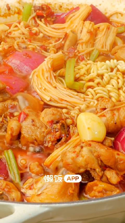 美食武汉「鸡公煲」肉菜主食一锅端秋天到啦,快和你的饭搭子一起吃鸡公煲吧～山西人吃醋真是让我