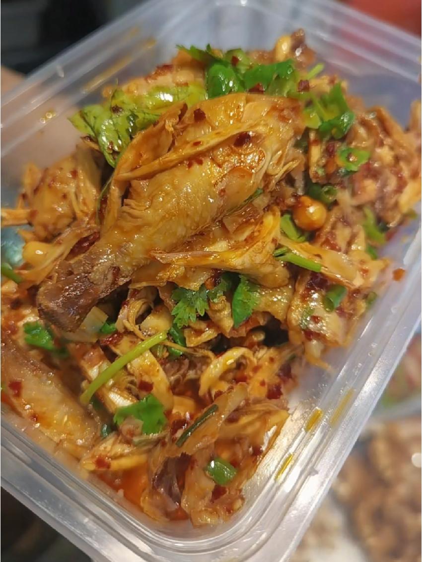手撕鸡 手撕椒麻鸡 每天都是新鲜食材 现卤现捞 卤味熟食凉拌菜