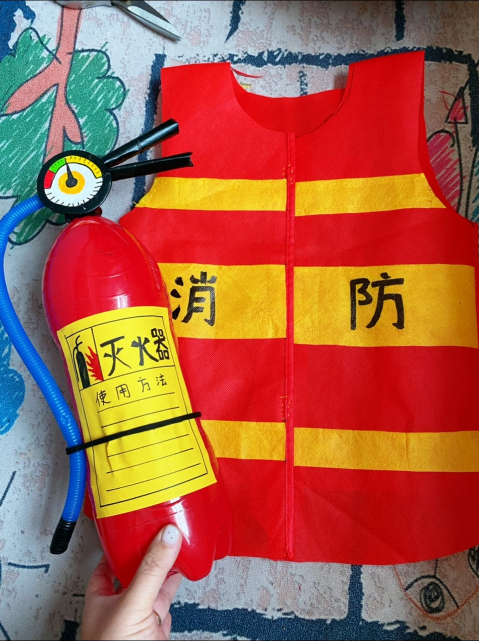 笔记灵感 幼儿园手工作业 幼儿园环保服装秀 消防员 DIY手工制作
