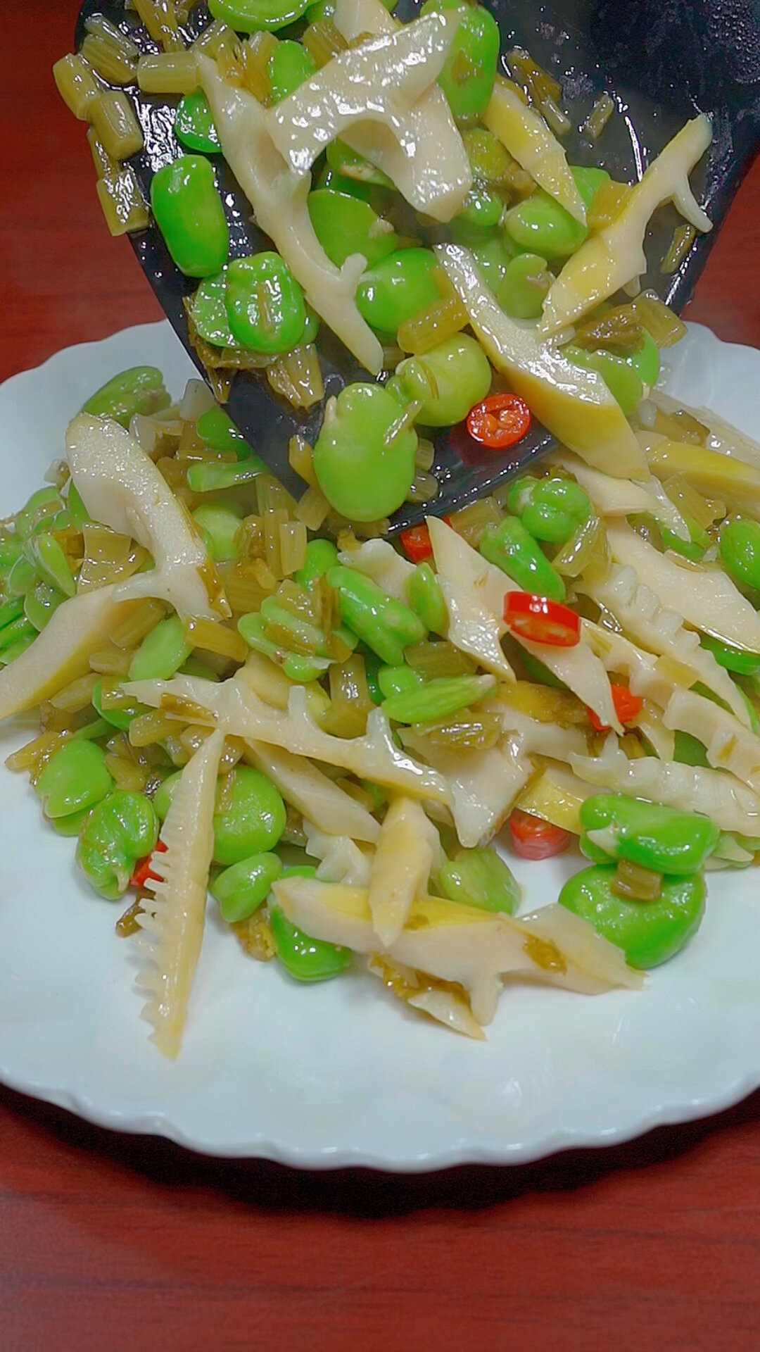 雪菜笋丝炒蚕豆