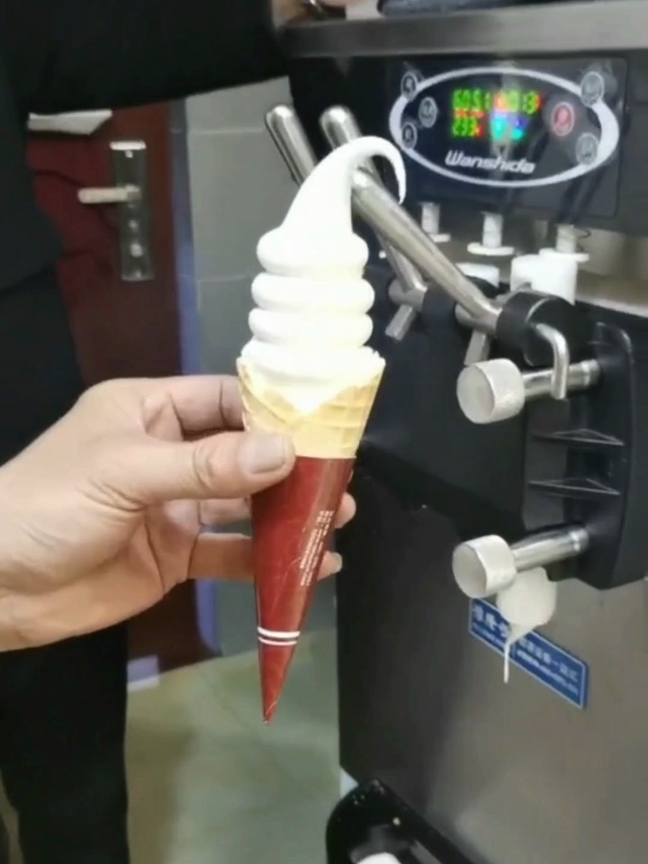 蜜雪冰城冰淇淋机奶茶店甜筒冰激凌机