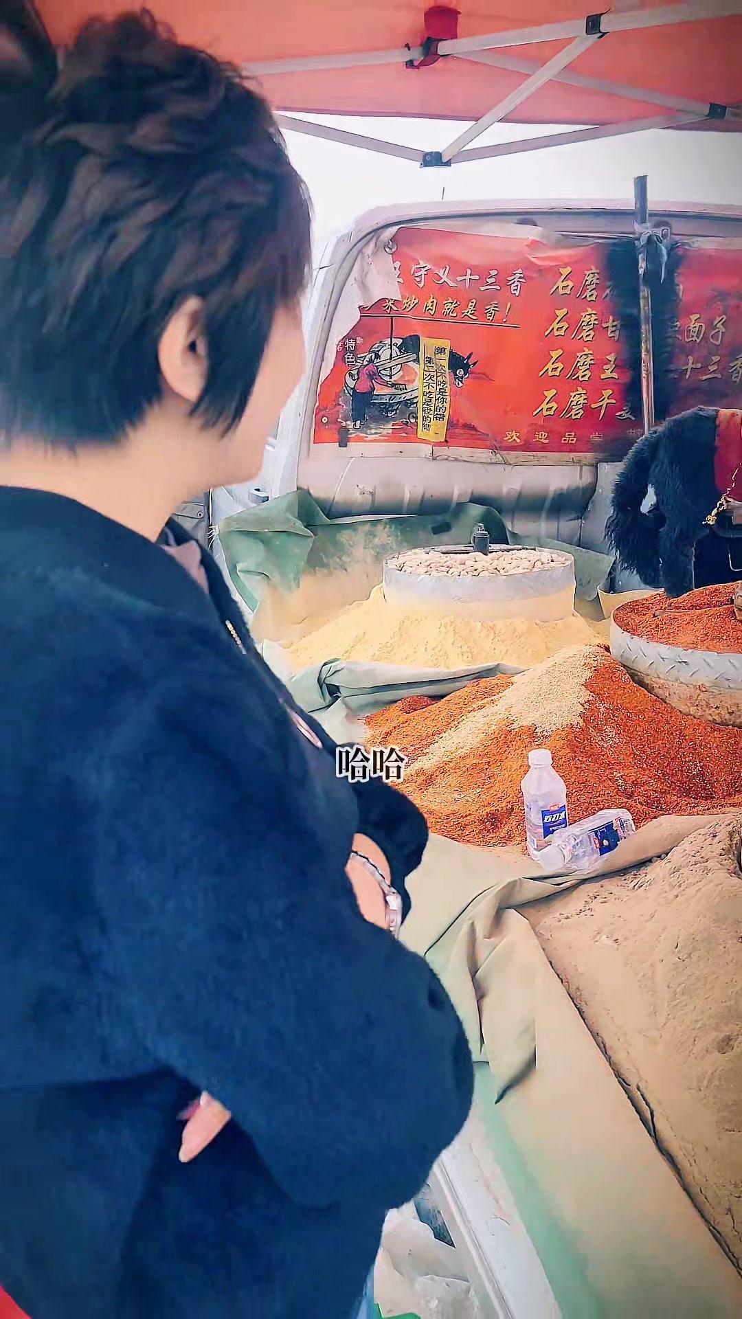 就一个字,便宜!巴音也能逛集了!最后买的蔬菜太便宜了!物美价廉!现场实拍 赶大集
