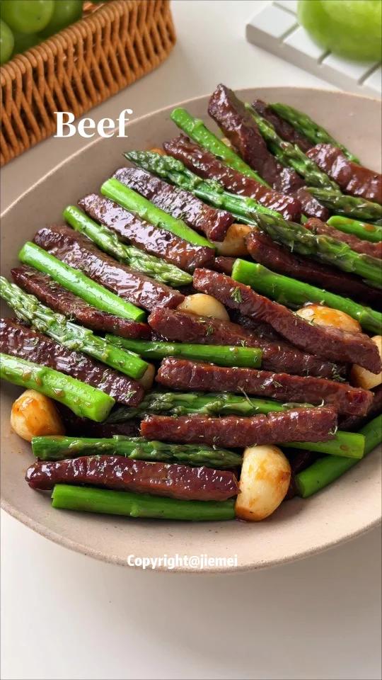 蒜香芦笋牛肉这个搭配真的太好吃了