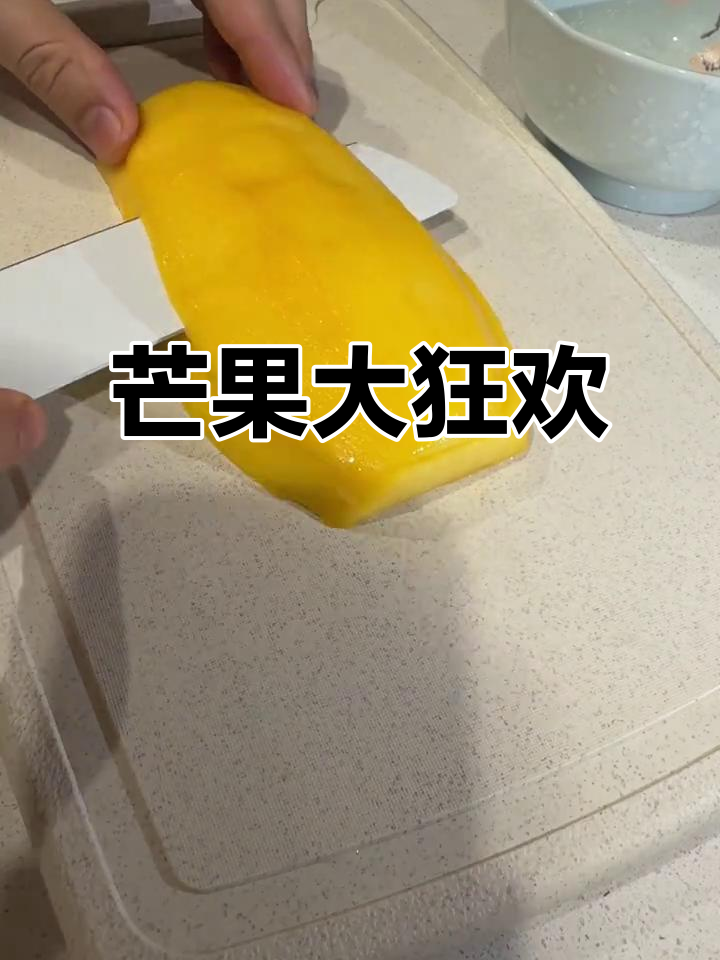 芒果忙个不停,班戟、蛋糕、饮品全来一遍!