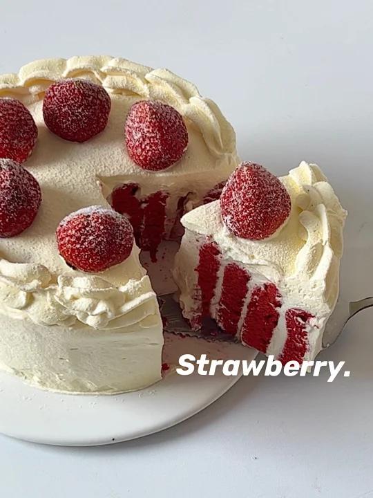 ins风甜品|草莓红丝绒奶油旋涡蛋糕