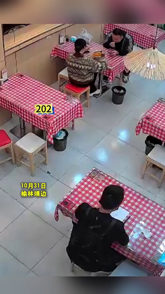 店主接到“订餐”电话,正在吃饭的民警越听越不对劲:这是诈骗