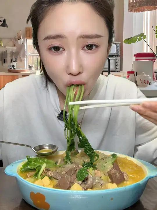 南京冠生园这个鸭血粉丝汤太香了!比我去南京吃的还要正宗,关键这给价可比去外面吃划算多了