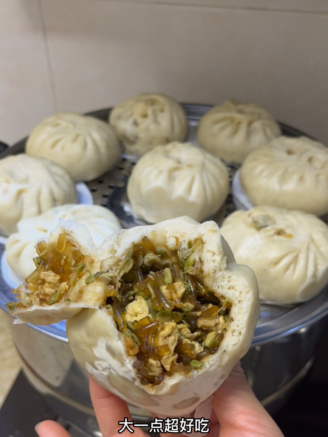 洋槐花粉条包子这样做,比肉馅的还好吃