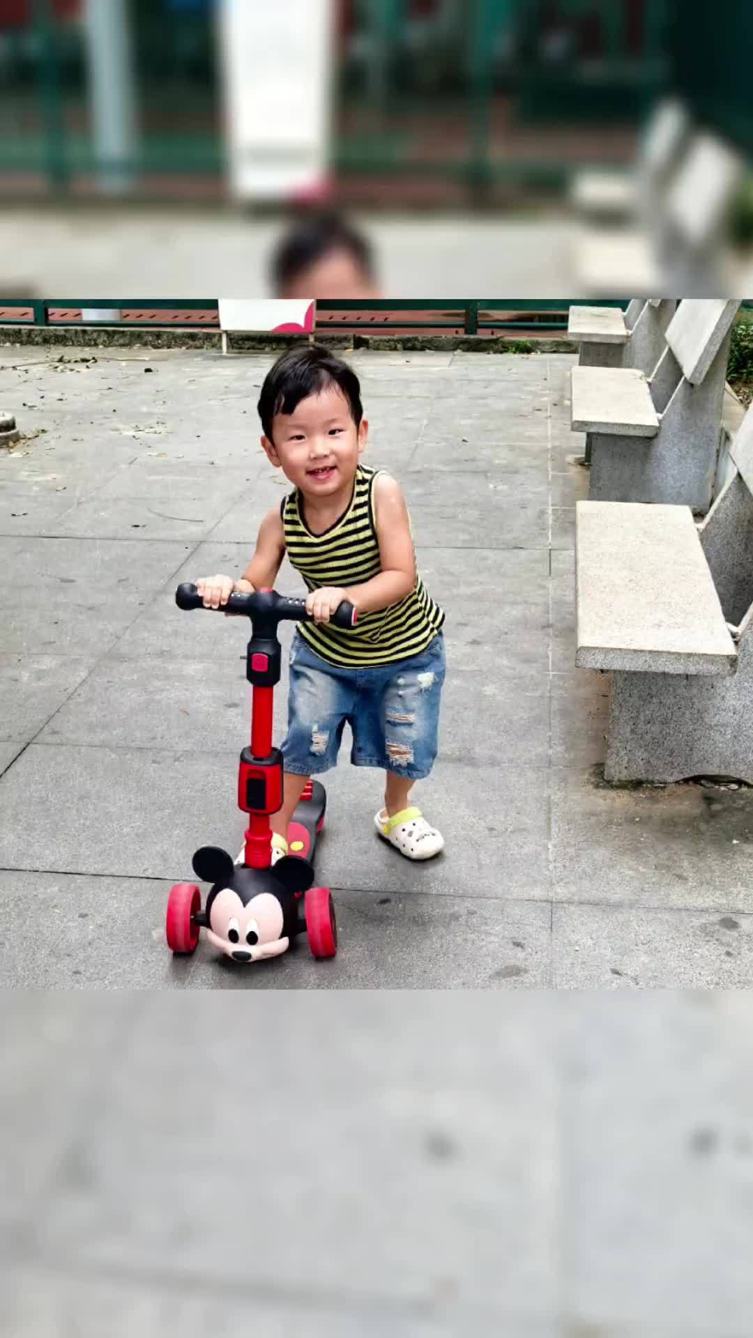 人类幼崽的英语课堂开课啦!这发音也太治愈了～萌娃 英语启蒙 亲子教育 人类幼崽有多可爱 少