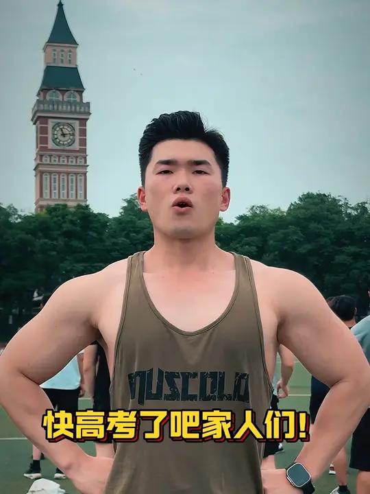 快高考了吧!该选学校了吧?我们空保专业!就是男人多 高考肌肉男大学生招生宣传哪家强招生简章