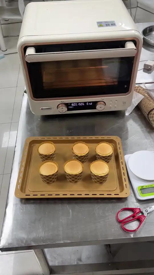 原来中筋面粉也能做出嘎嘎好吃的纸杯蛋糕 一看就会的奶油纸杯蛋糕