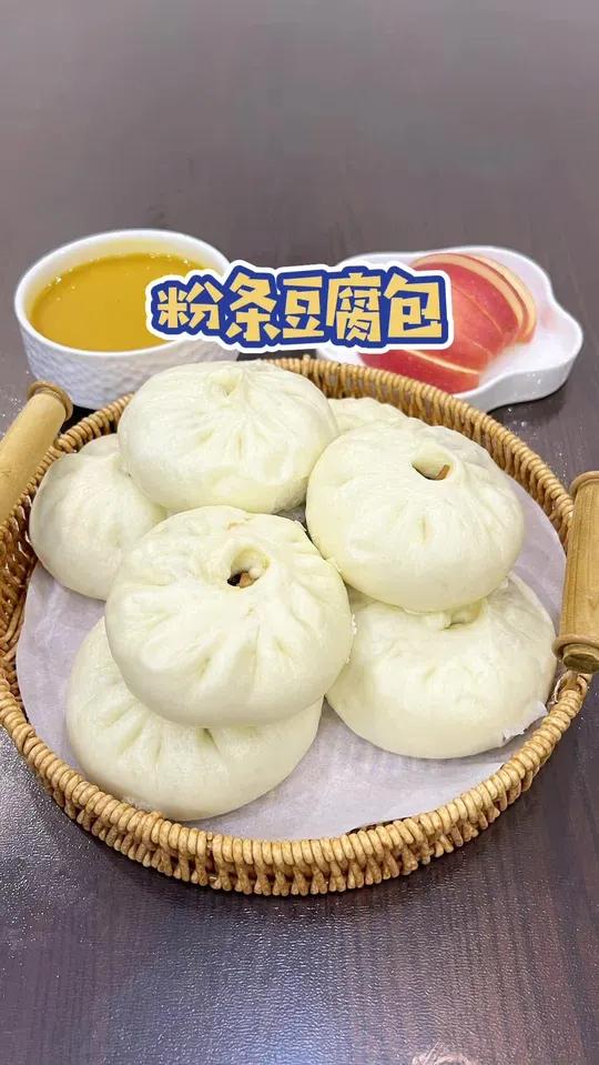 小学生的早餐做了比肉包子还好吃的 粉条豆腐包,满满的馅,真的太香了,比肉包子还好吃、小朋友
