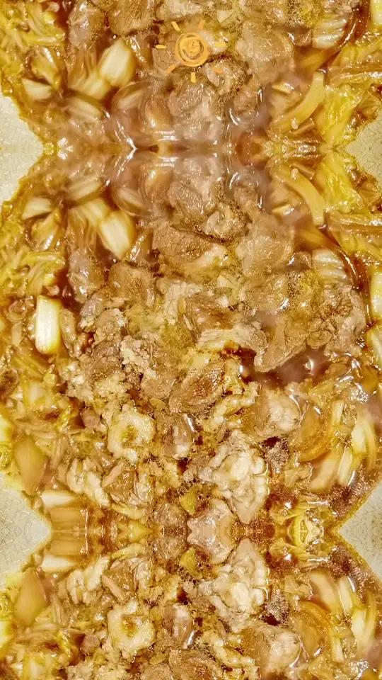 炖牛肉白菜粉条,肥牛炒芹菜,鸡蛋蒜黄木耳