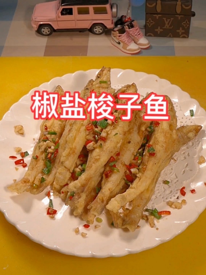 梭子鱼又名海狼鱼椒盐梭子鱼是一道常见的闽南家常菜香脆可口外焦