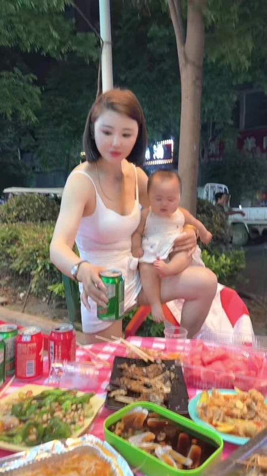 真实生活分享：烧烤啤酒，邂逅农村少妇