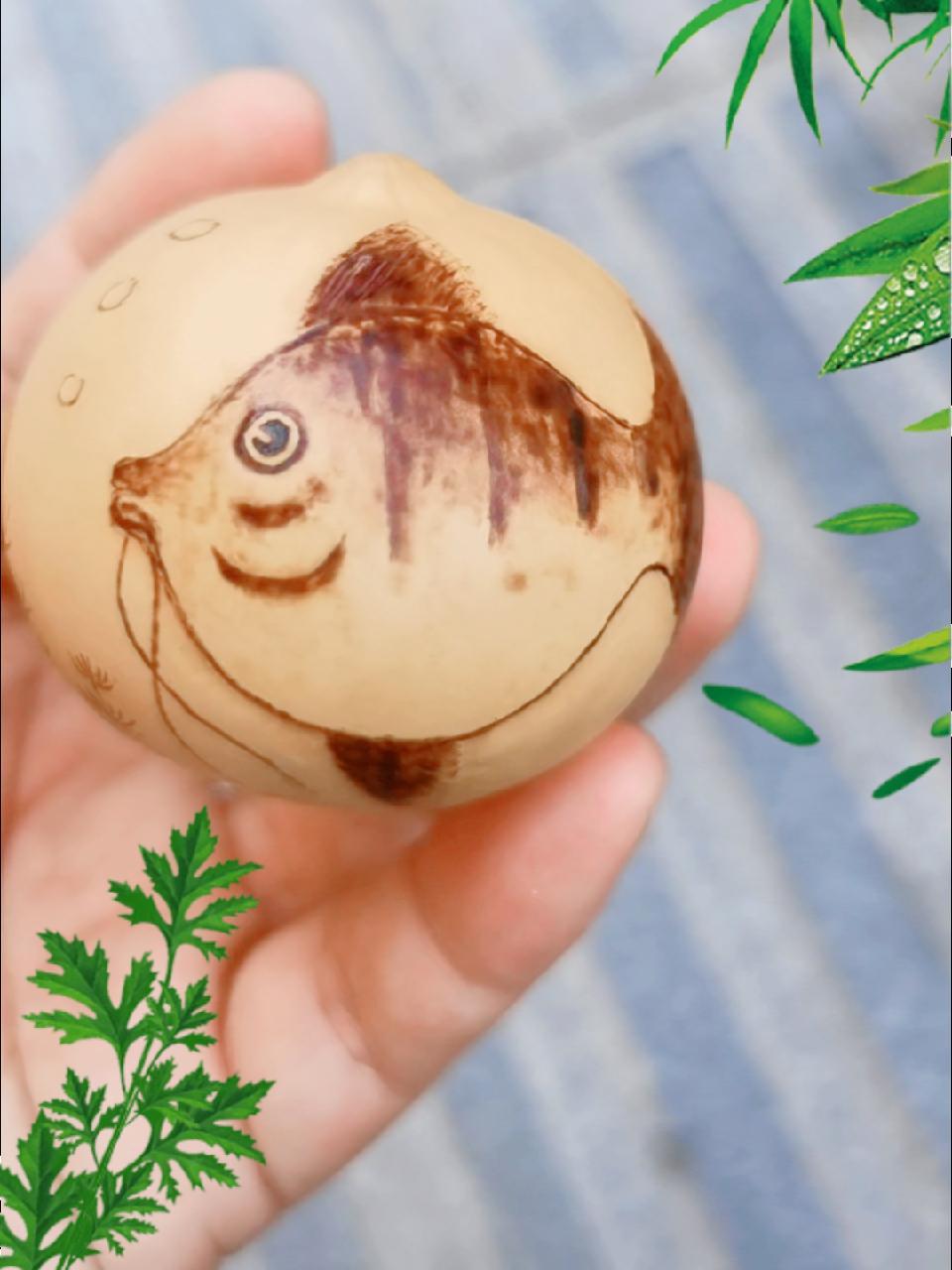 葫芦压烙“神仙鱼”:祝朋友们端午安康、福气满满～葫芦工艺品手工制作 成品展示 非遗文化 葫