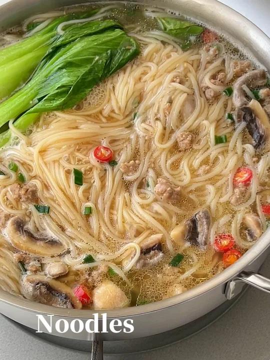 汤鲜味美 口蘑肉末面一口鲜掉眉毛