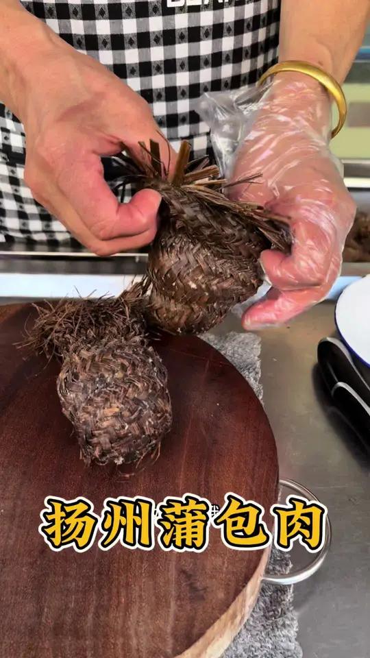 江苏高邮“蒲包肉”5块一个，蒲叶的味道与肉结合味道棒！