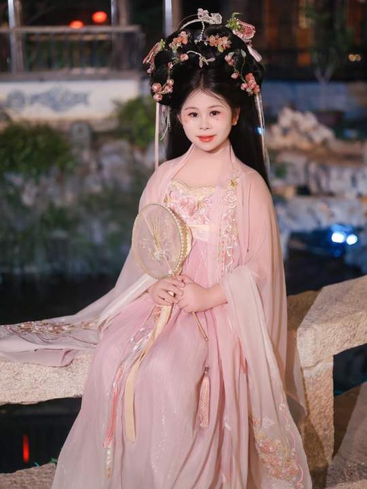 涵璐又吃上心爱的酱香饼