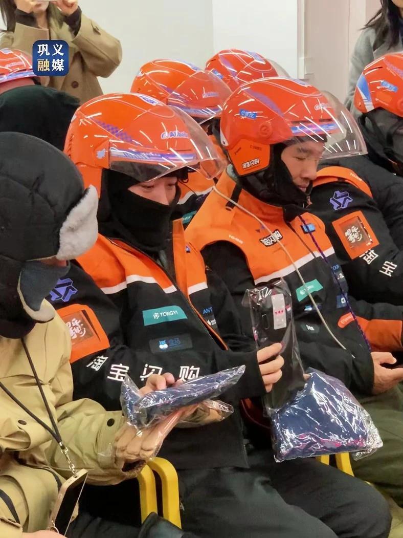 紫荆路街道文心社区开展冬至“送温暖”主题活动（记者：郑蔚）