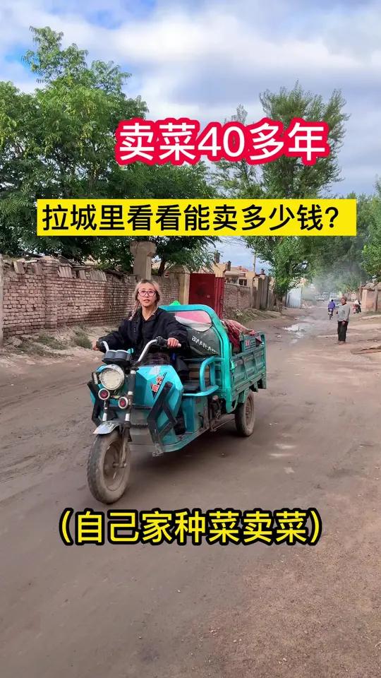 在这小小的菜摊前我见证了生活的百态 我相信未来的日子里不论遇到什么 在这菜摊上学习到的一切