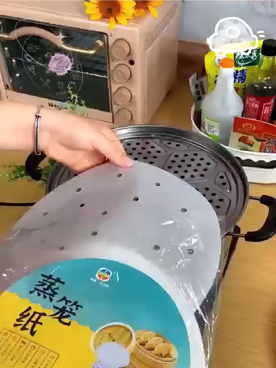 传统蒸布容易粘连,不好清洗还不卫生,我家现在都用这种 一次性蒸笼纸 用着干净卫生!厨房好物