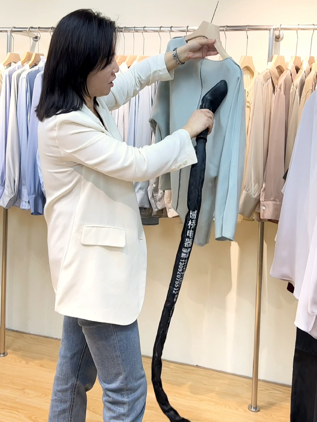 日常真丝衣服怎么用蒸汽熨斗来熨烫!