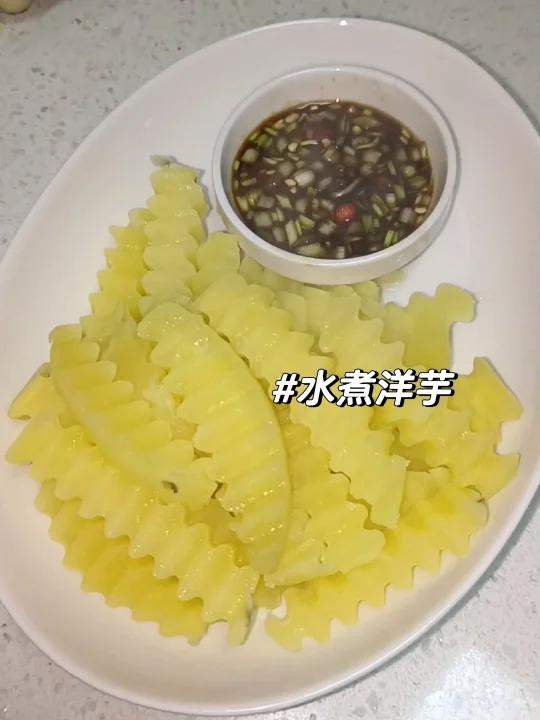 云南小酒馆的必备菜单//水煮洋芋