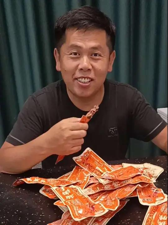 这精武卤鸭脖味道确实不错
