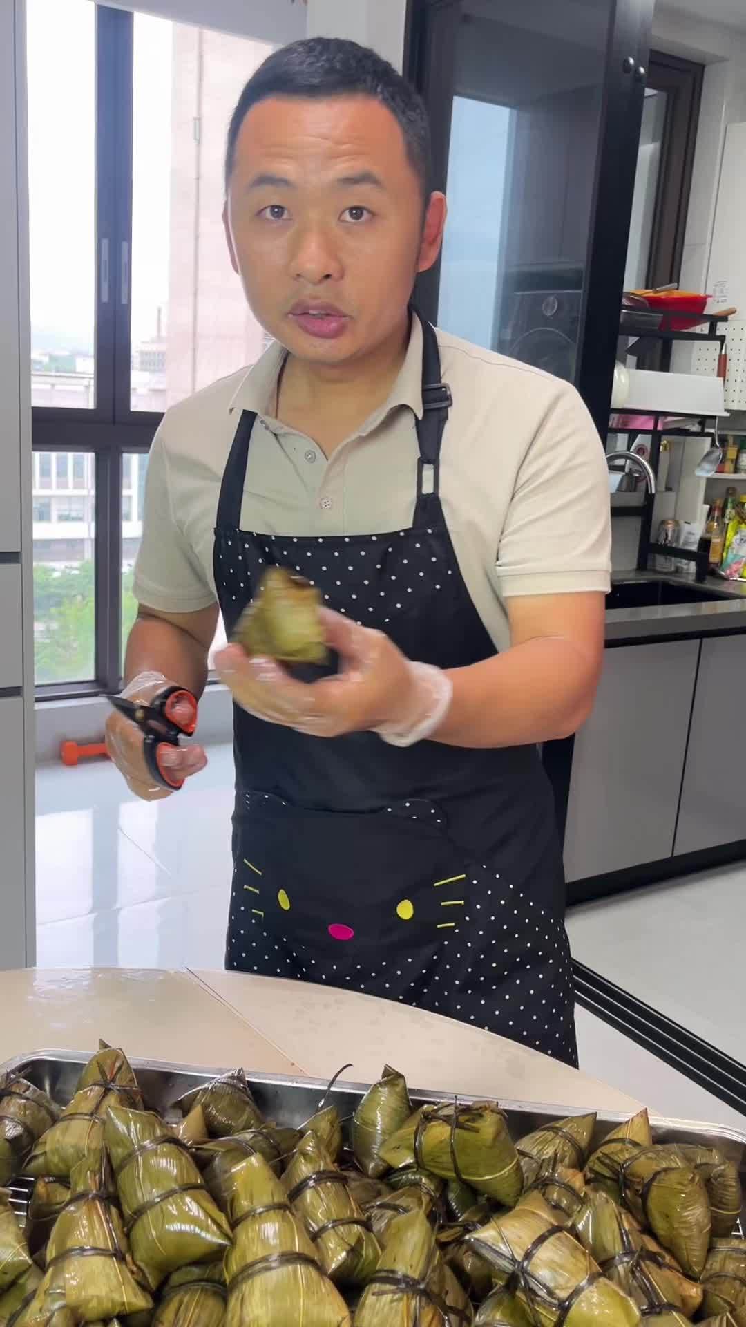 全国各地都有自己的特色粽子，而我们浙江衢州江山却有不同的粽子，除了咸菜咸菜还能用芋头包粽子