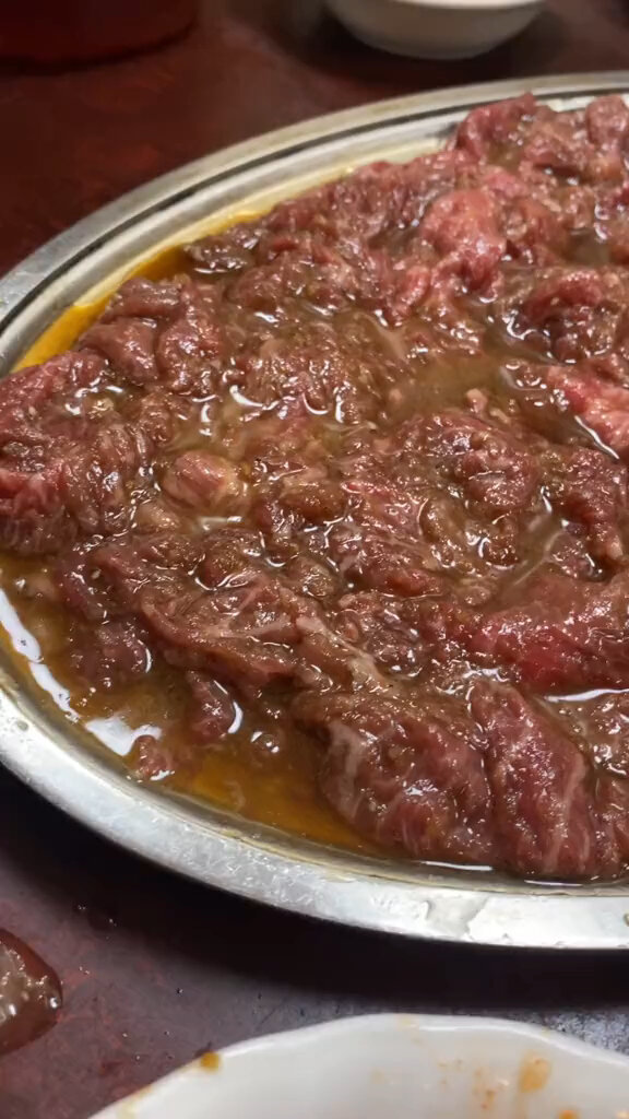 腌制一晚上的牛肉可以开始了