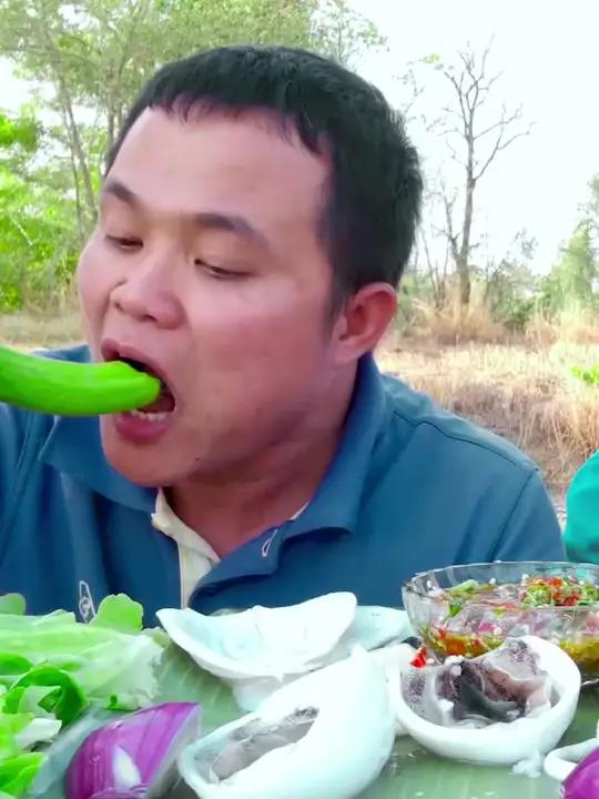 脆黄瓜鲜嫩墨鱼片 泰国大叔泰国美食内容启发搜索种草激励计划全民任务