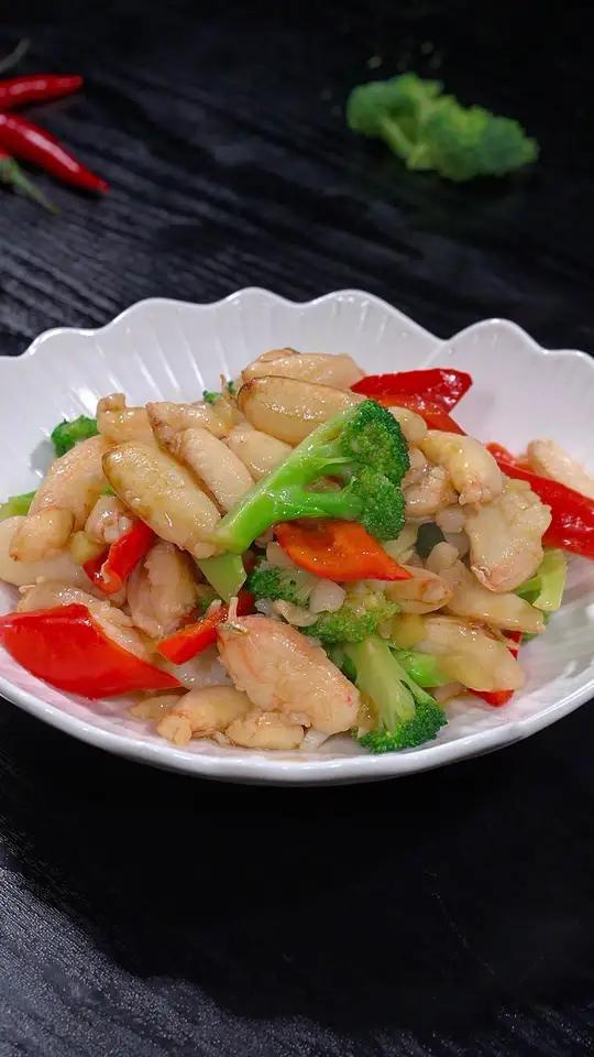 以后孩子不爱吃你做的菜,你就试试这道时蔬炒蟹钳,又鲜又嫩,不仅做法简单,还非常的好吃有面子