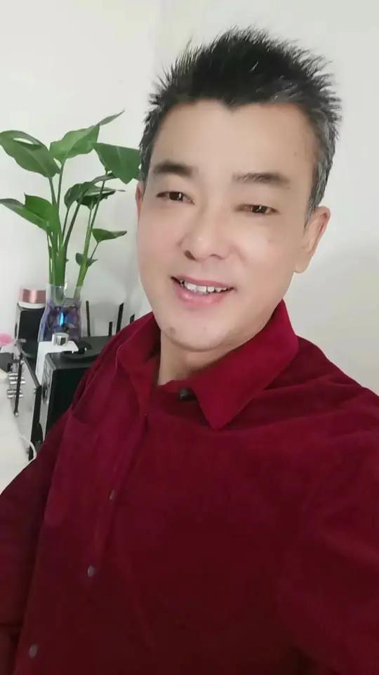 谁能借我10块钱,买杯奶茶解解馋 深情老男人 歌词句句入心 秀男大叔 芜湖大叔