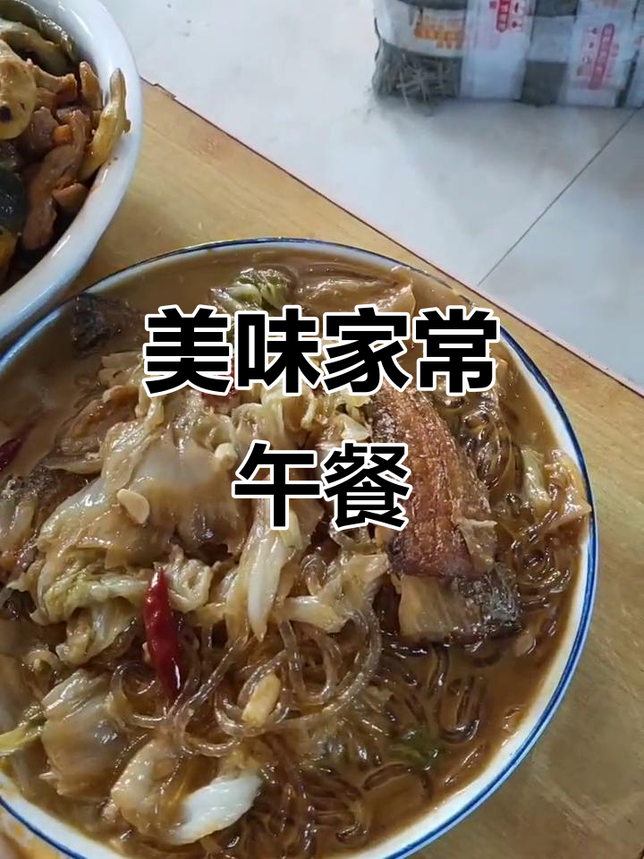 家常便饭大揭秘,刀鱼白菜炖粉条子,酸菜鸡蛋酱拌二米饭