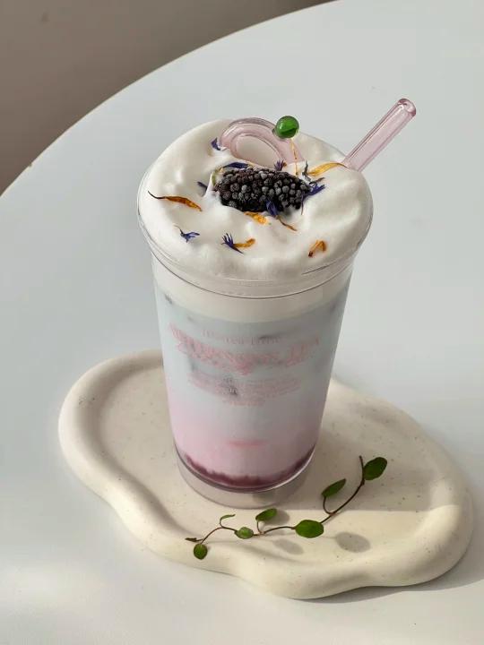 是白雪公主的紫薯味的奶茶