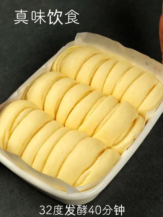 分享个整形简单做法没难度的炼乳面包做法 牛奶158克 鸡蛋1个 盐3克 白砂糖30克 鲜酵
