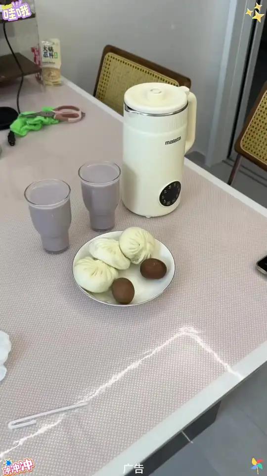 这个破壁机真的按头安利!打出来的米糊细腻丝滑,关键还特别快!我们每天用它打各种米糊:胡萝卜
