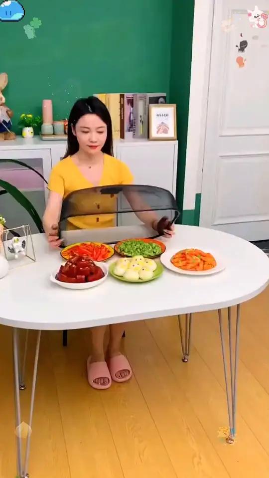 这款多功能镂空菜罩,不仅能罩菜,还可以当沥水篮 备菜蓝,可多层叠放,方便又实用!