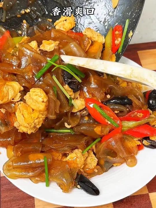 家家都爱吃的粉皮炒鸡蛋,香滑爽口,粉皮冬天还能炖鸡、炖鸭、炖白菜、火锅都好吃