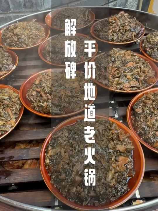 来重庆耍别再去吃天价火锅了,这家敢把菜单放门口的就很稳当