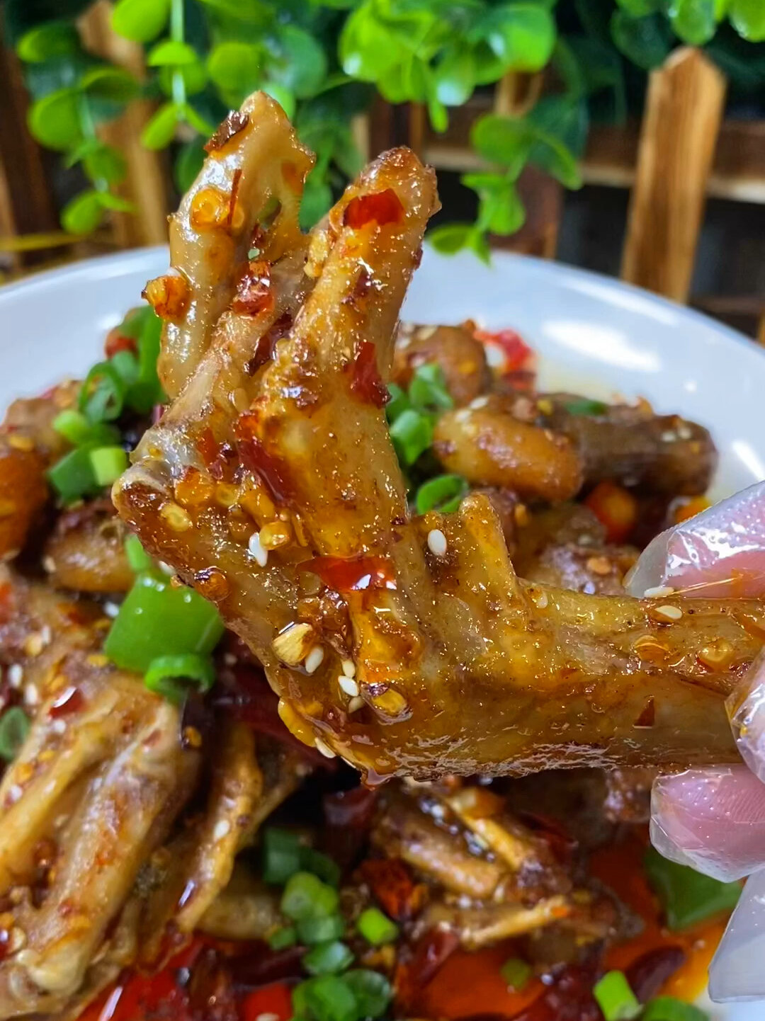 自贡特色菜又来了-干锅鸭脚板,麻辣干香