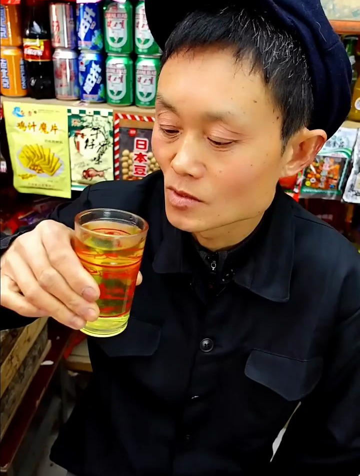 还记得小时候的深水炸弹和白象方便面吗