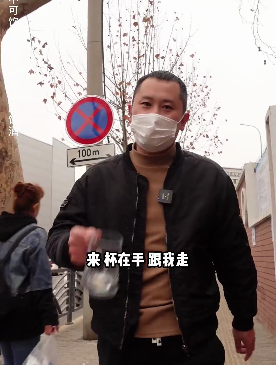 青岛早市年前的海鲜价格,花六块买八条鲳鱼~