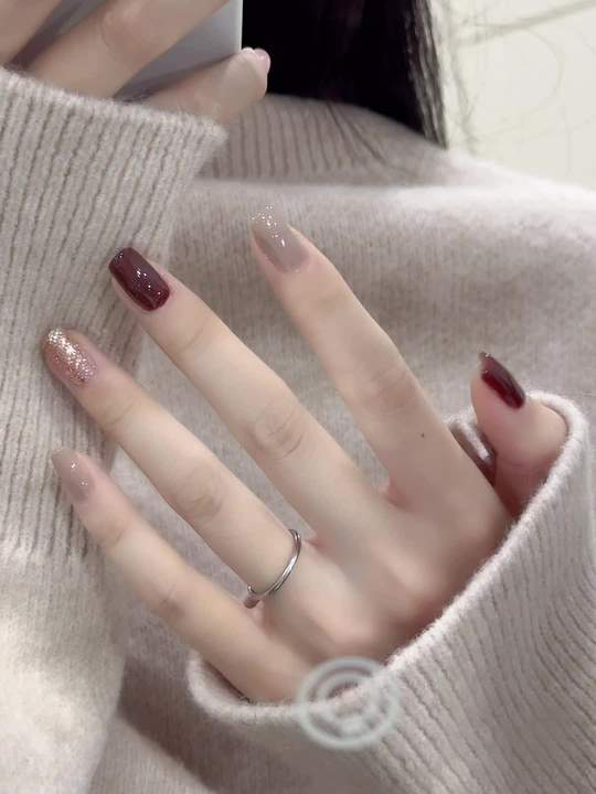秋冬必备温柔显白奶茶色美甲