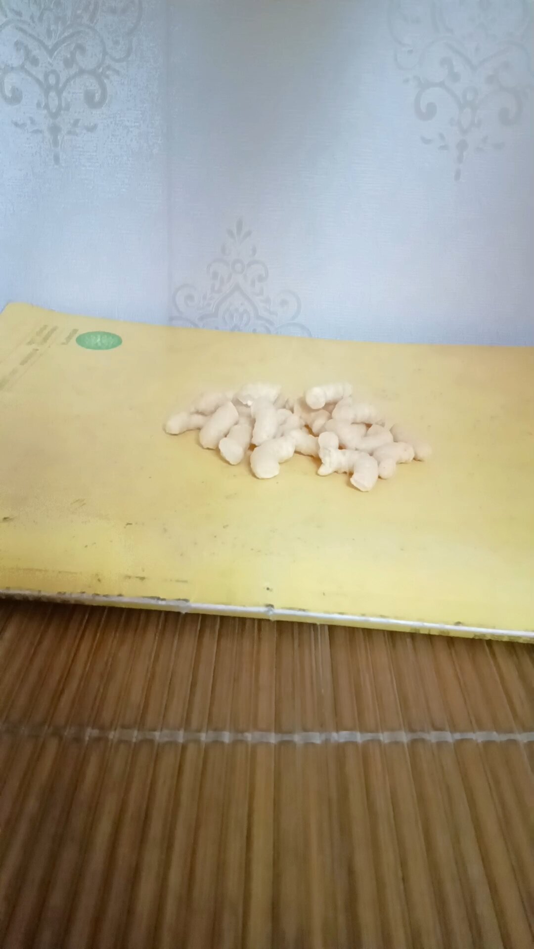 光脚踩过期零食2解压