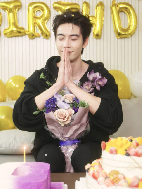 的片场生日Vlog放送神秘「C」蛋糕大有来头?!小全网求助小星星们速速集合!陈星旭0331