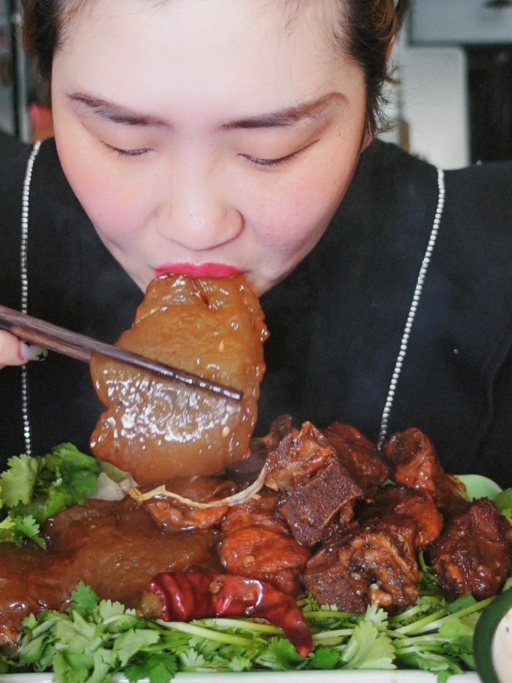 排骨炖红薯焖子